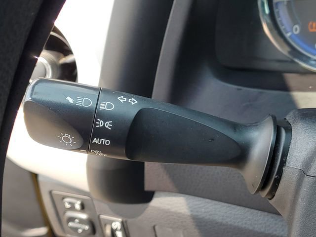 Used 2018 Toyota Corolla LE FWD image 16