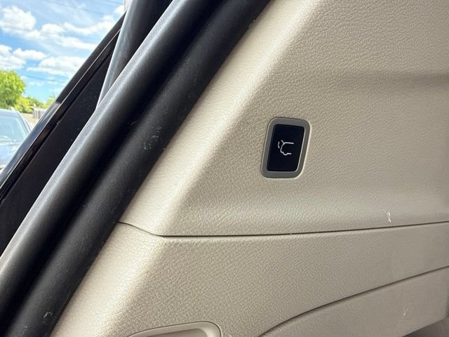 Used 2019 Chrysler Pacifica Touring Plus w/ Advanced Safetytec Group FWD image 18