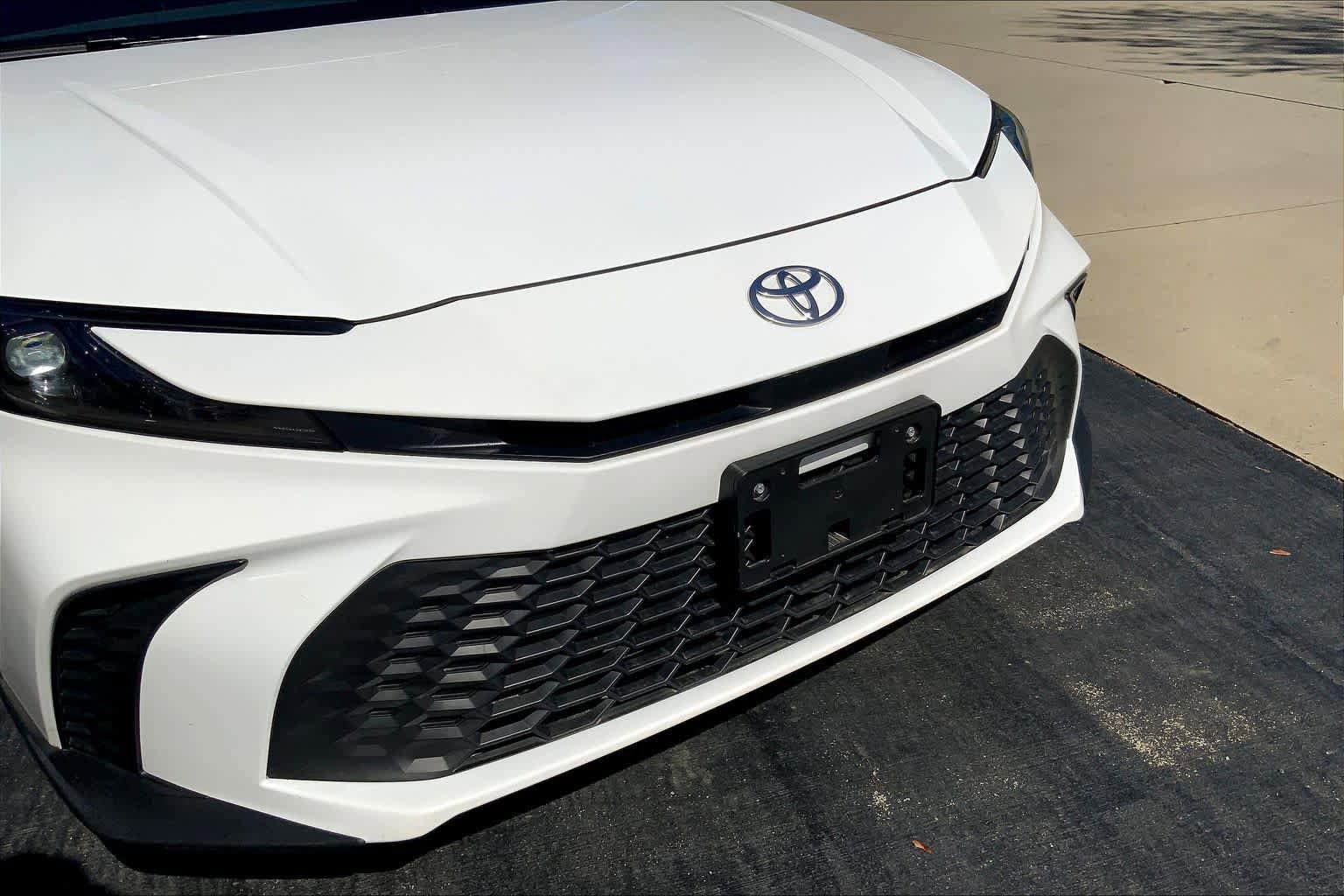 Used 2025 Toyota Camry SE FWD image 31