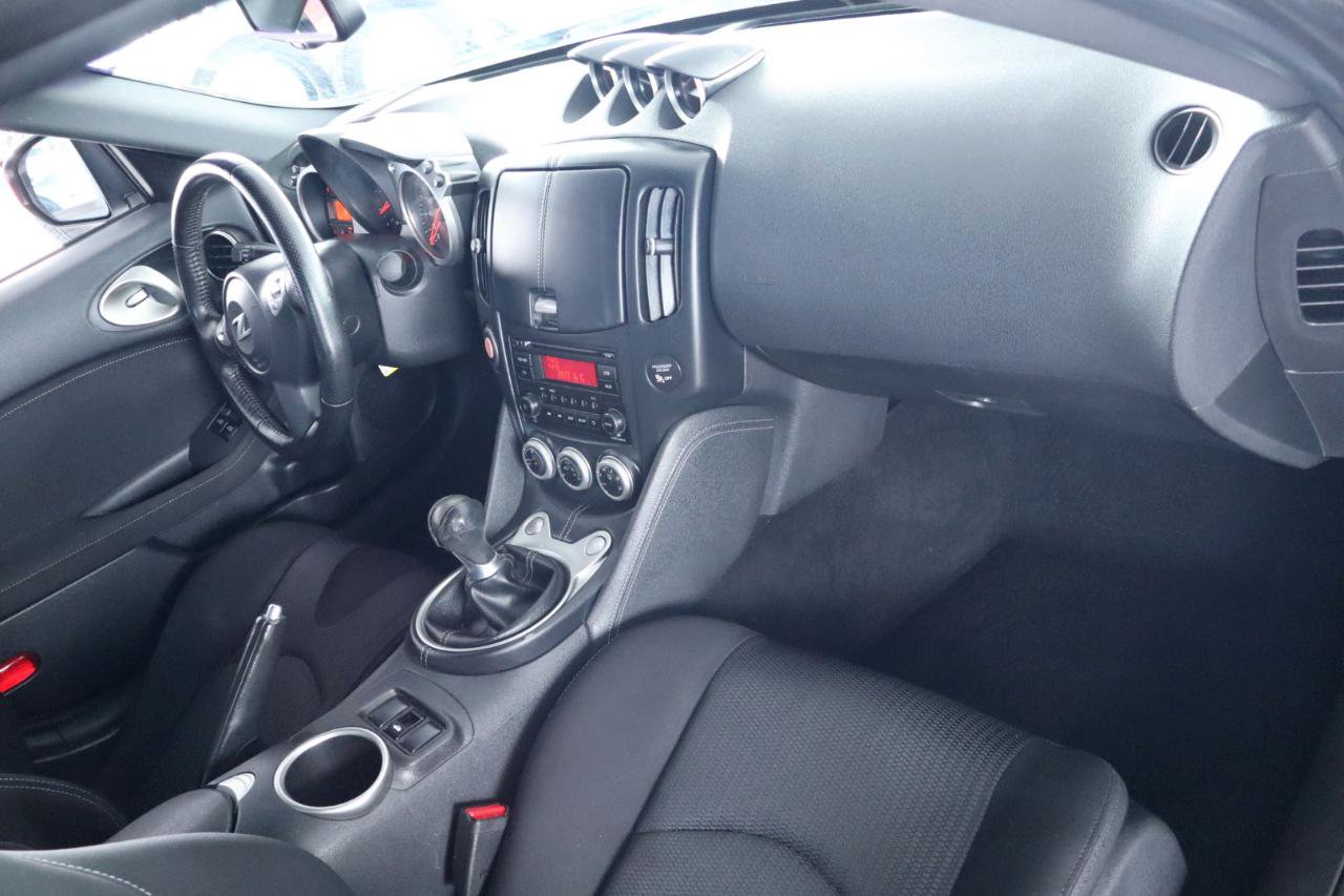Used 2019 Nissan 370Z Coupe RWD image 28