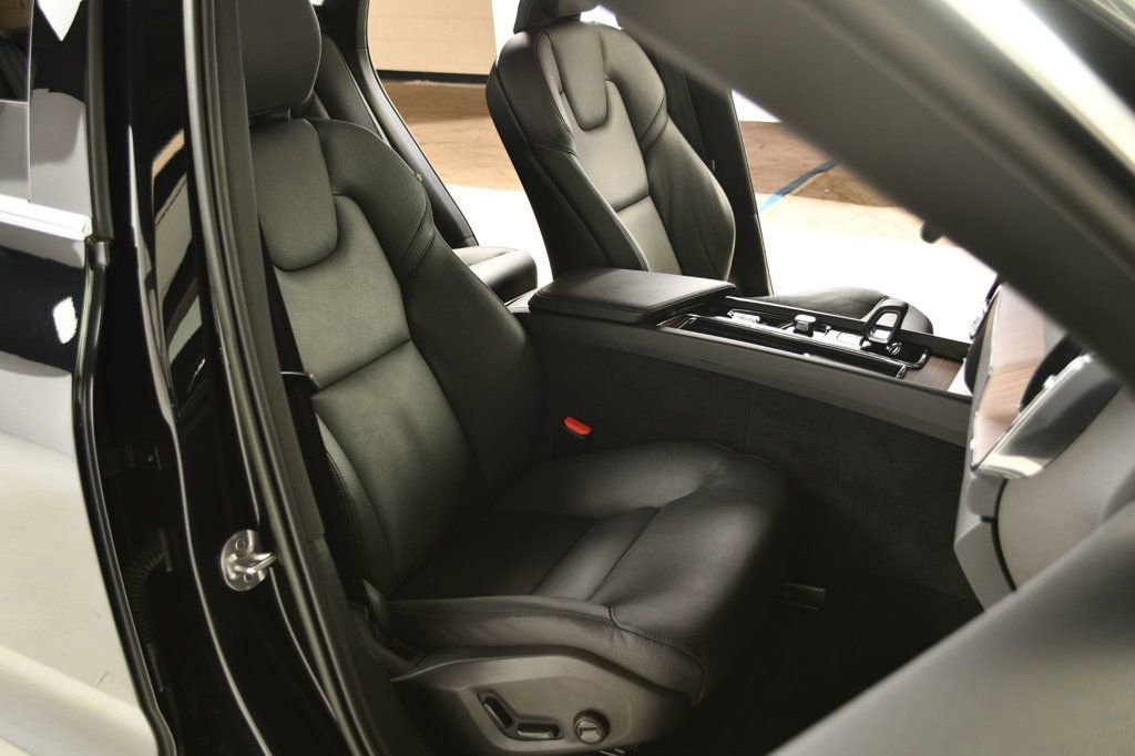 Used 2022 Volvo XC60 B5 Momentum w/ Protection Package Premier image 30