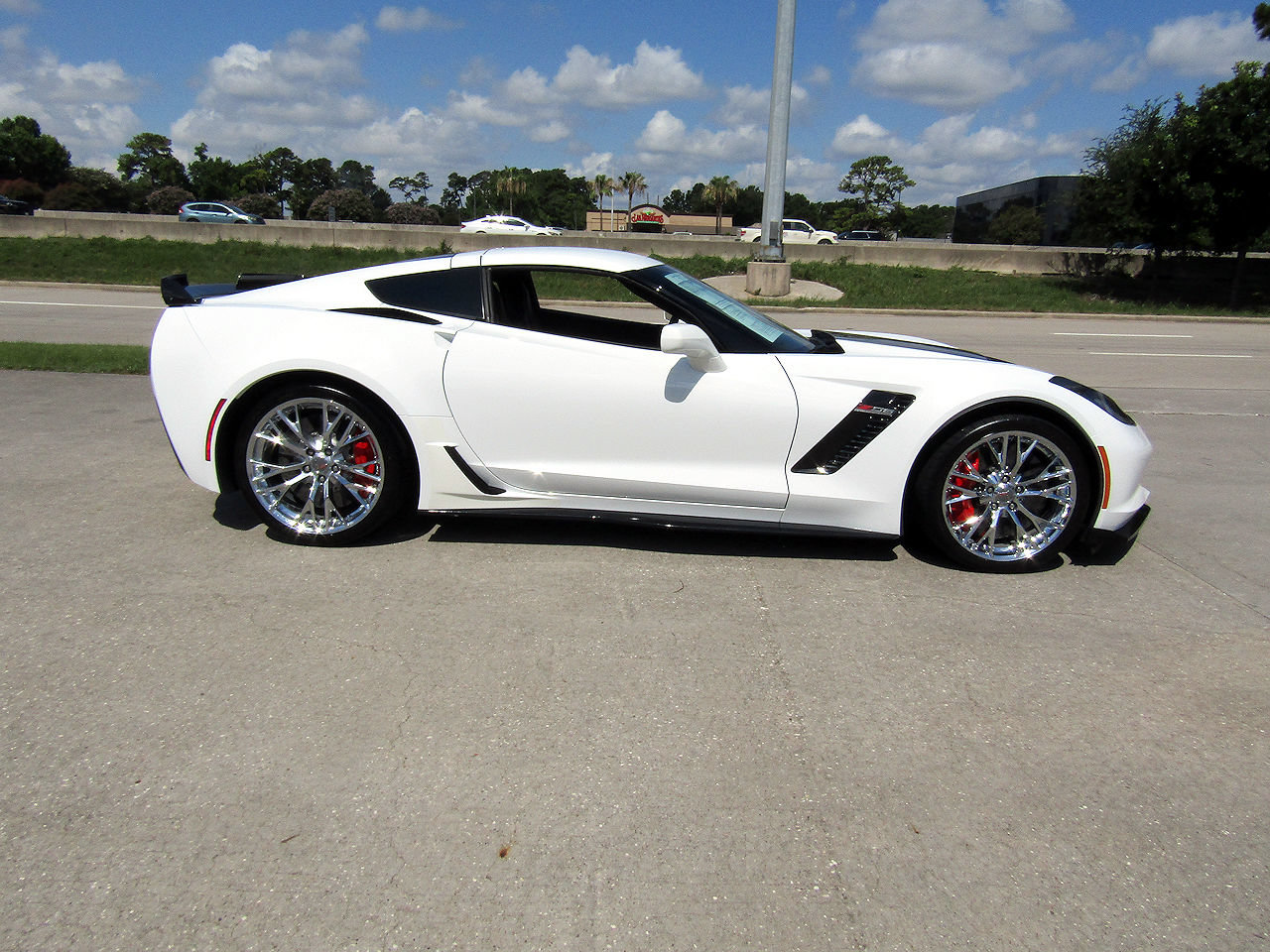 Used 2016 Chevrolet Corvette Z06 w/ 3LZ Preferred Equipment Group RWD image 4