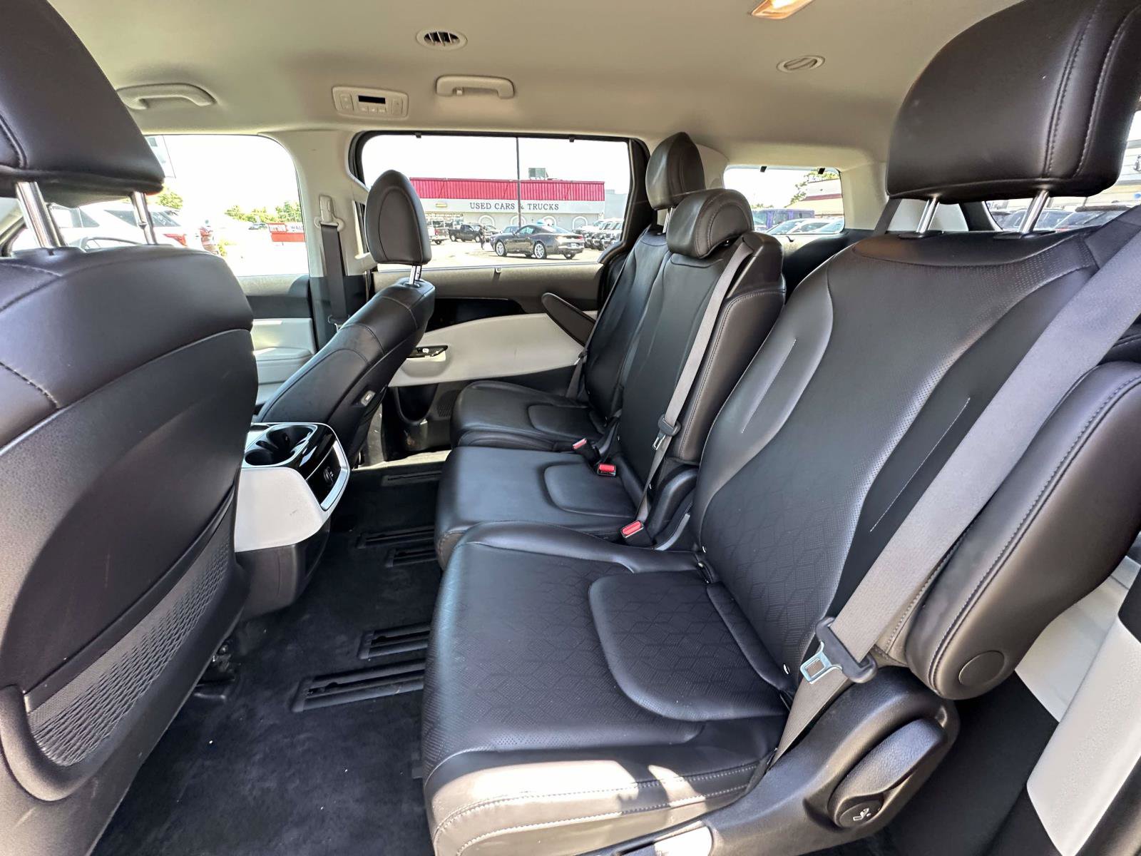 Used 2024 Kia Carnival EX FWD image 26