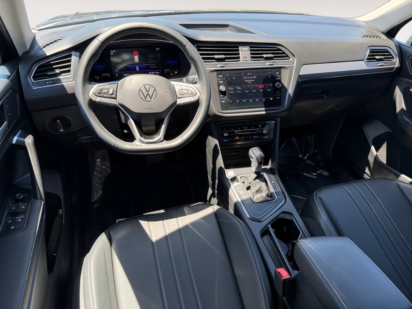 Certified 2023 Volkswagen Tiguan SE FWD image 15