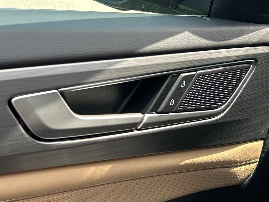 New 2026 Volkswagen Atlas Cross Sport SE FWD image 18
