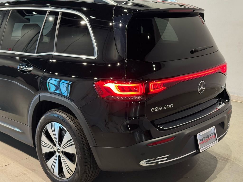 Used 2023 Mercedes-Benz EQB 300 4MATIC w/ Exclusive Package image 9