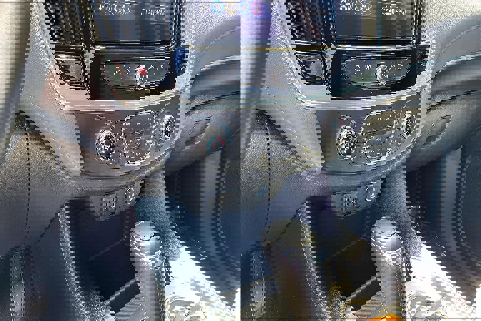 Used 2020 Chevrolet Traverse LT FWD image 32