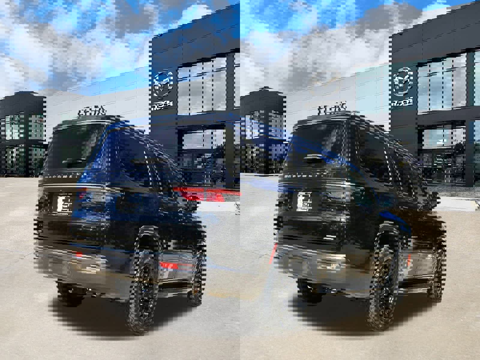 Used 2022 Jeep Wagoneer Series III w/ Flexible Seating Group image 3