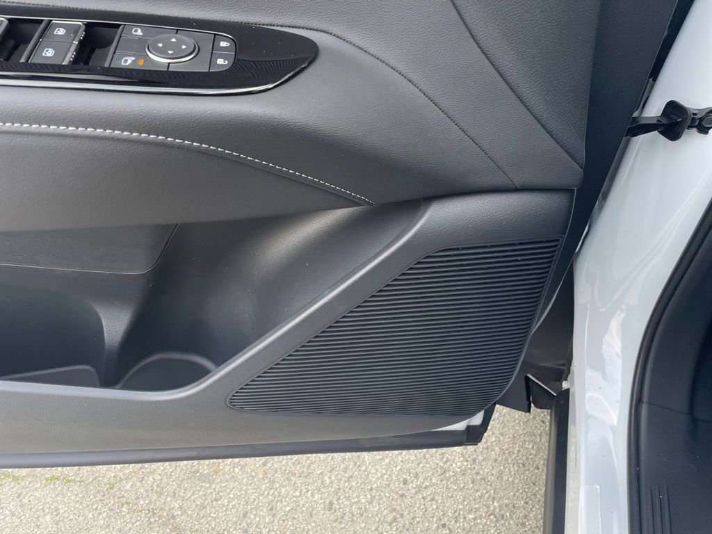 Certified 2025 Nissan Murano SV image 15