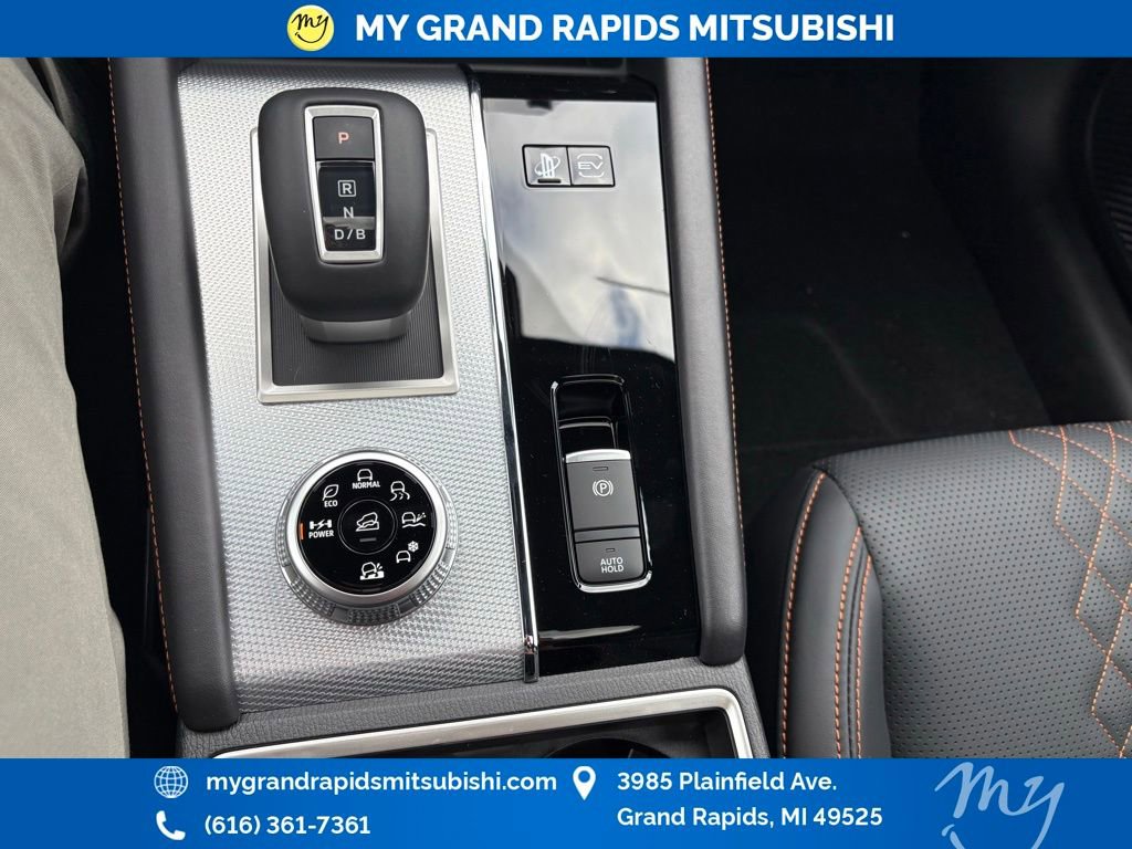 New 2025 Mitsubishi Outlander SEL image 23