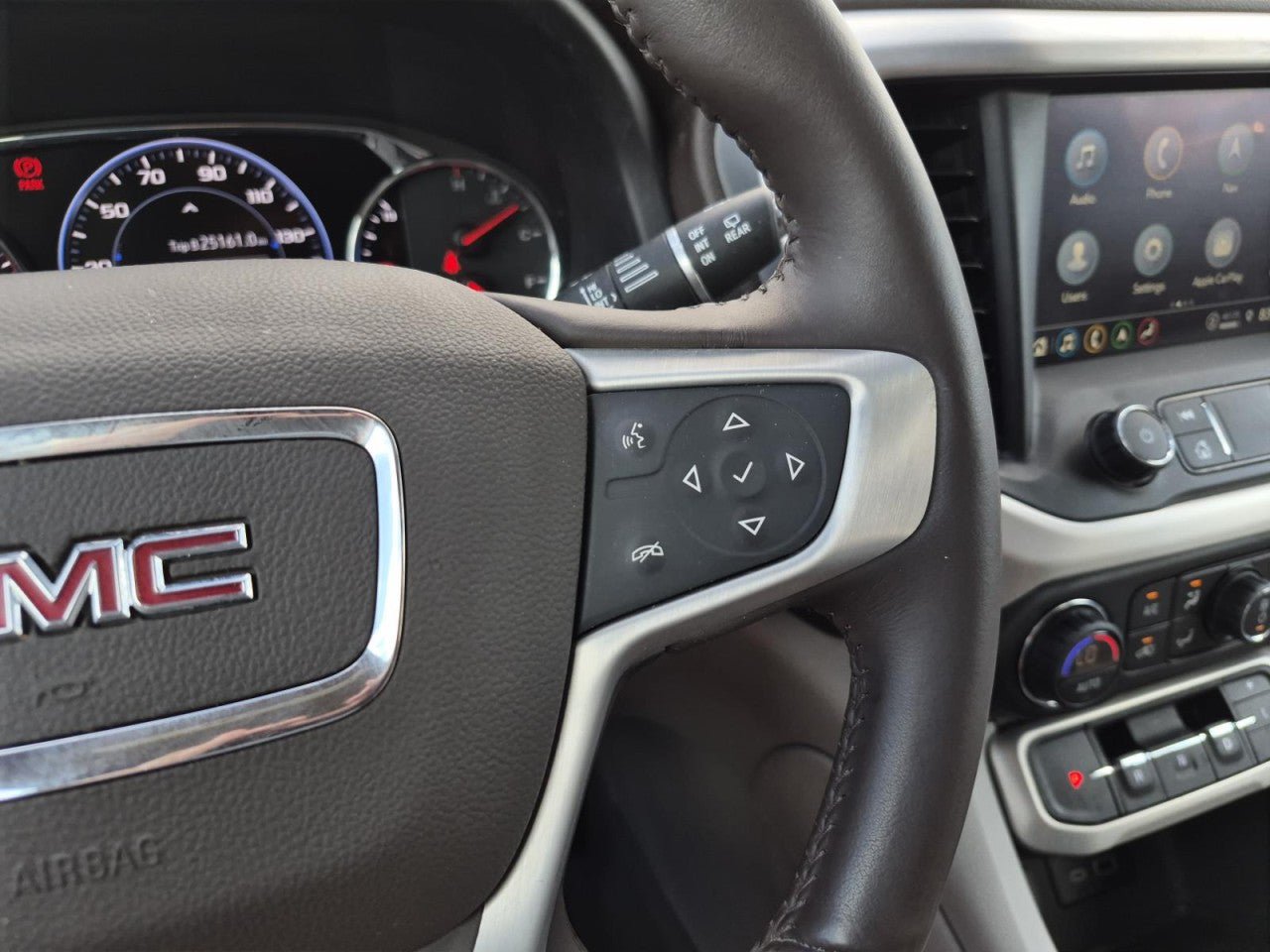 Certified 2022 GMC Acadia SLT w/ Technology Package AWD/4WD image 24