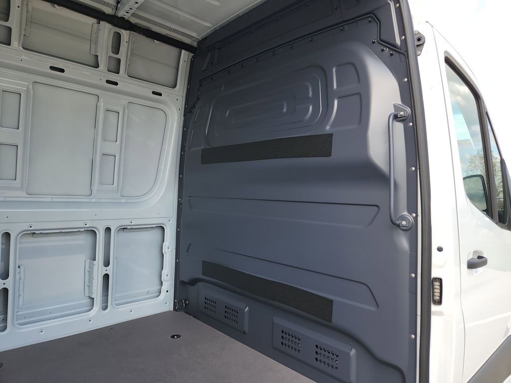 Used 2025 Mercedes-Benz Sprinter 2500 image 15
