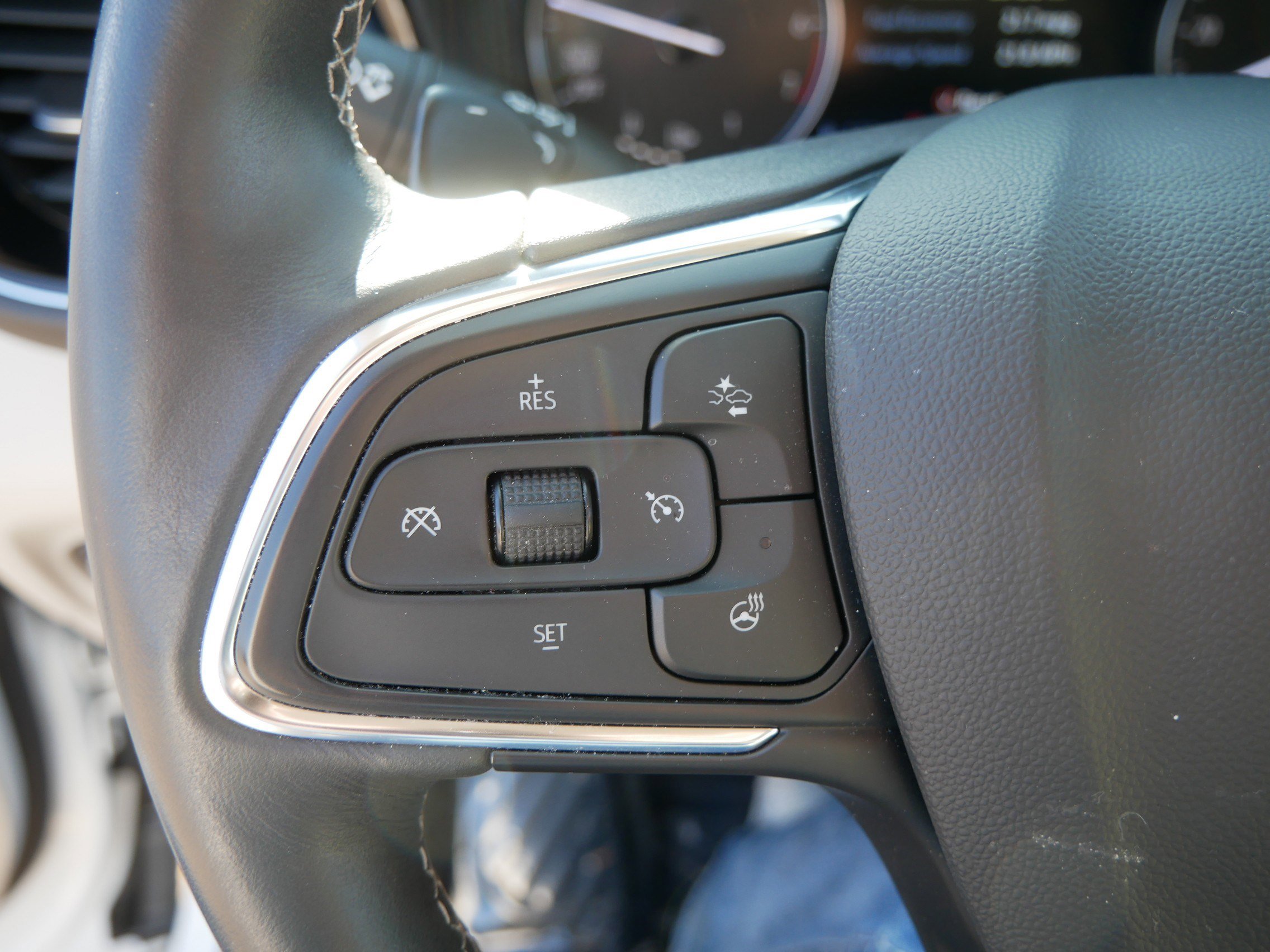 Used 2022 Buick Envision Avenir w/ Technology Package II AWD/4WD image 34