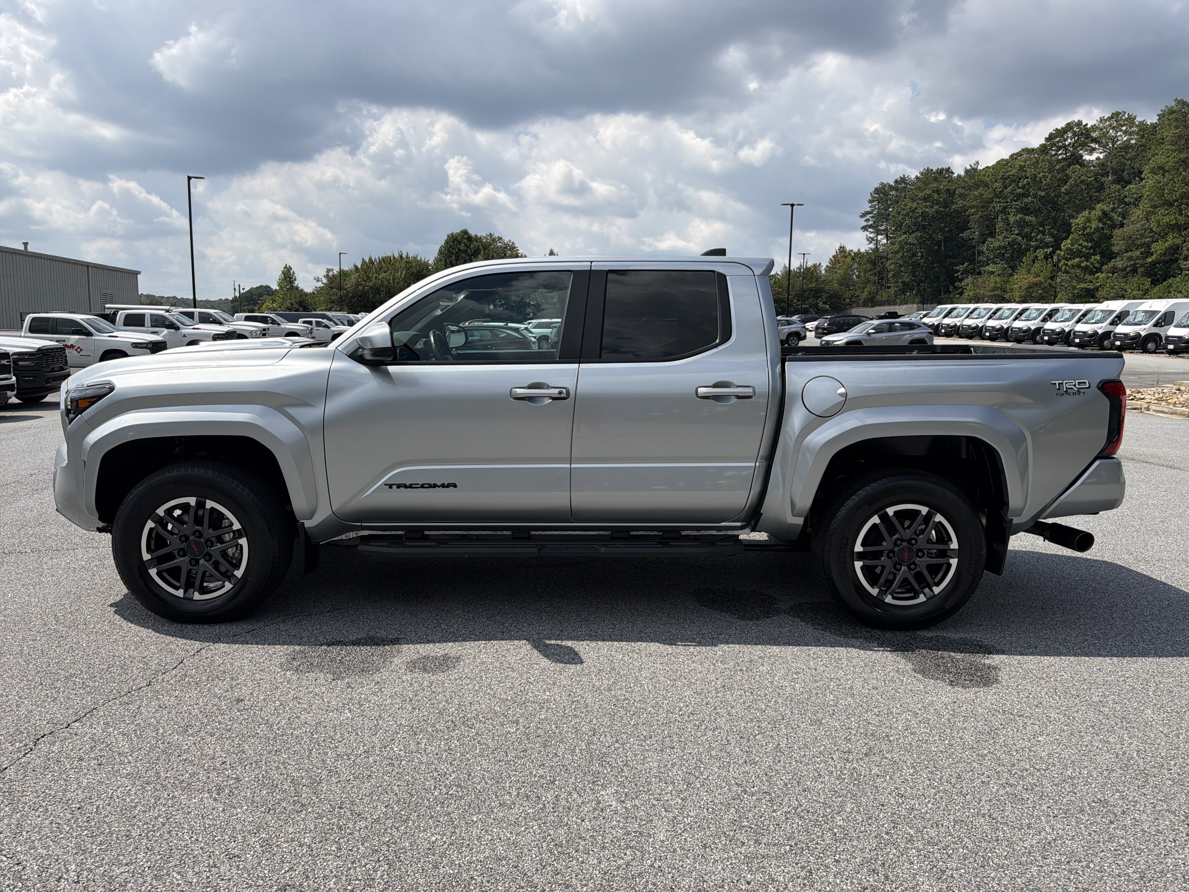 Used 2024 Toyota Tacoma TRD Sport AWD/4WD image 4