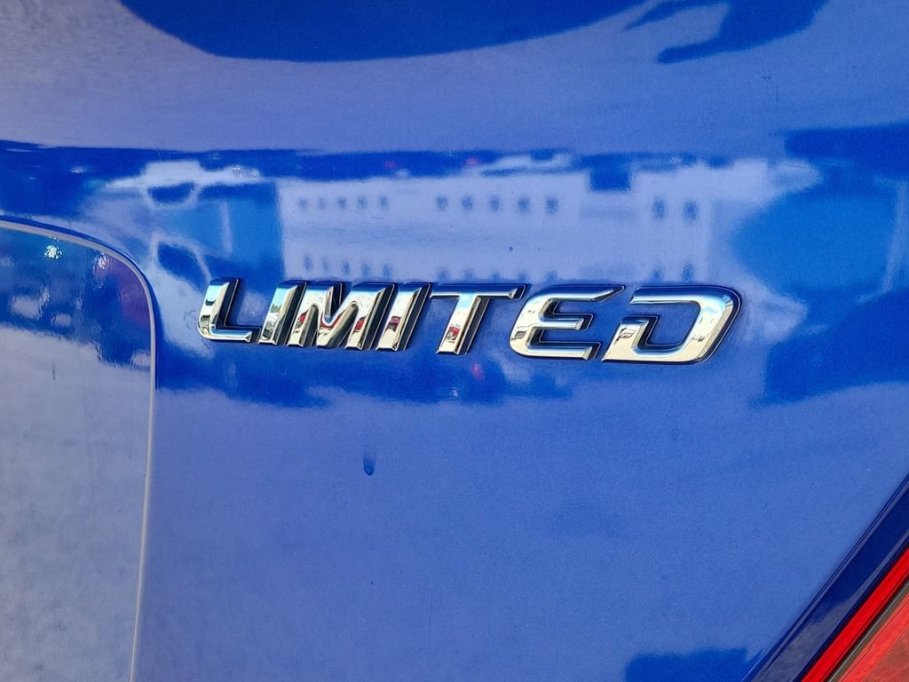 Used 2020 Toyota C-HR Limited FWD image 6