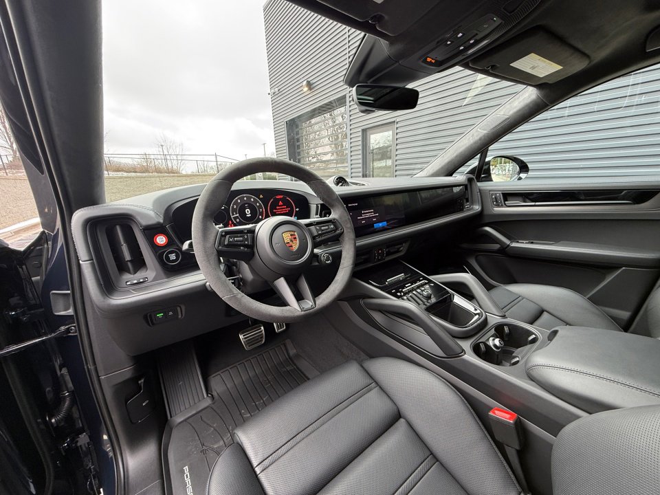 New 2026 Porsche Cayenne GTS image 4