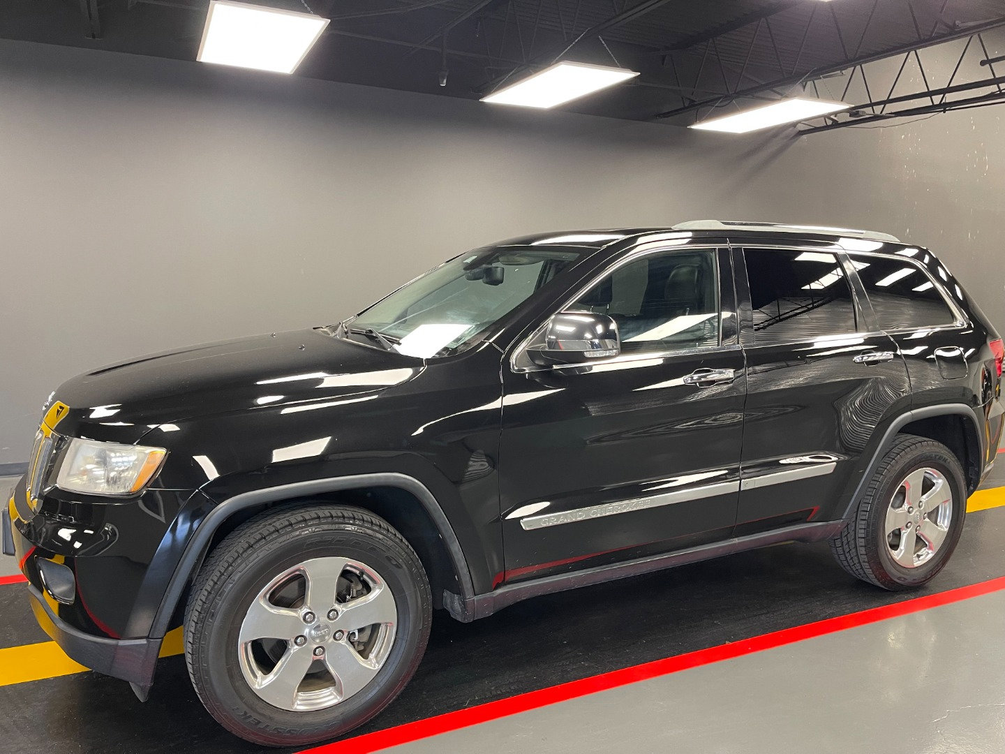 Used 2013 Jeep Grand Cherokee Limited RWD image 2
