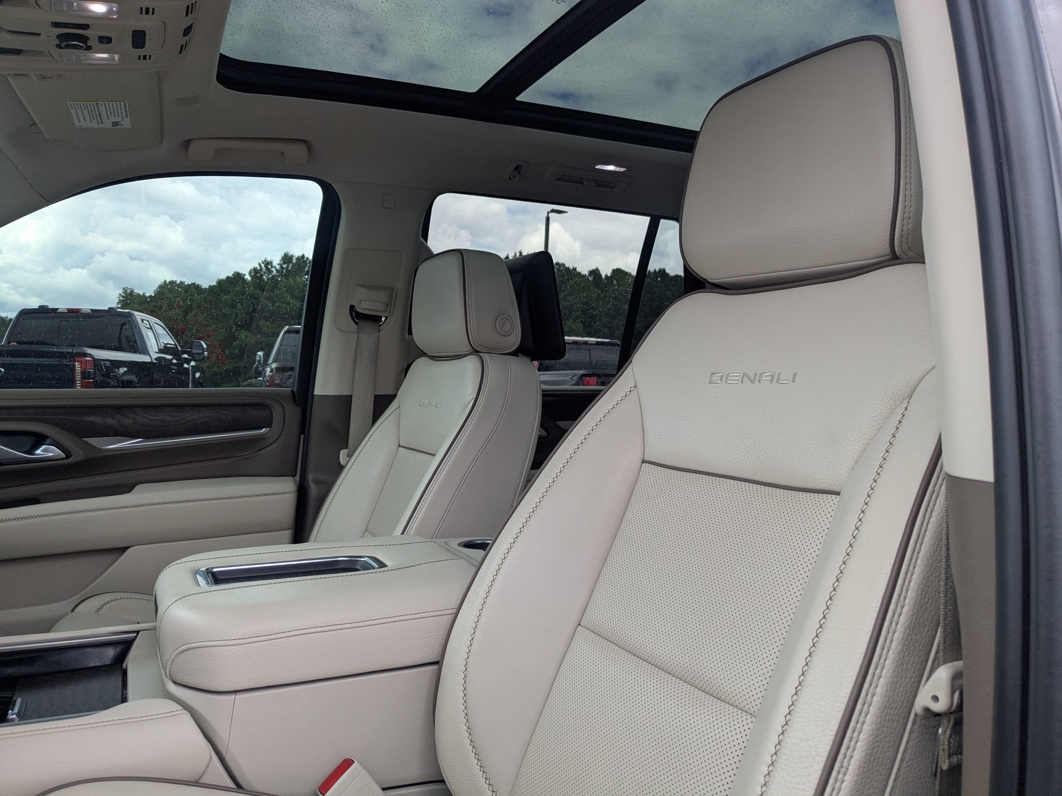 Used 2024 GMC Yukon Denali w/ Denali Reserve Package AWD/4WD image 15