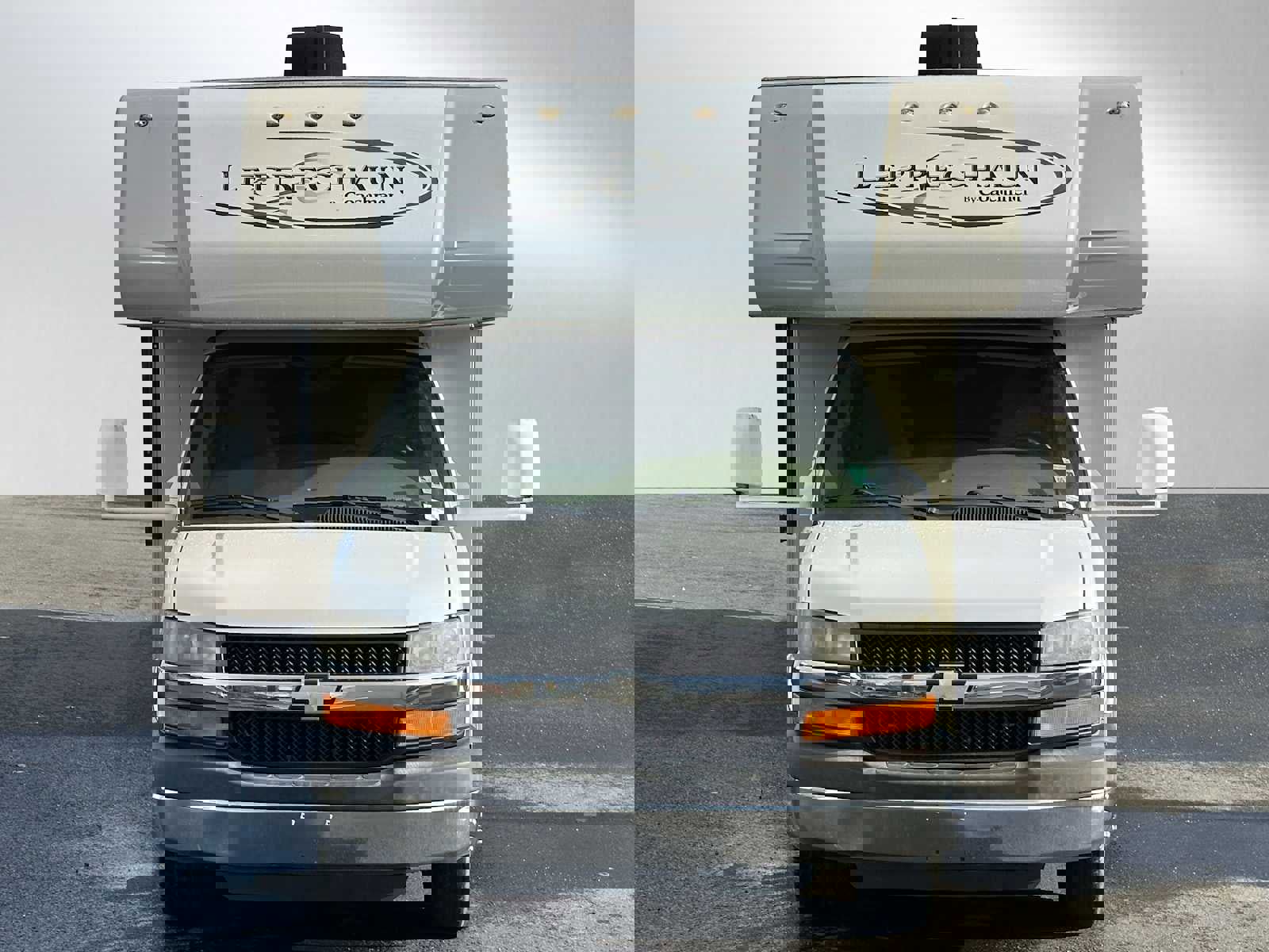 Used 2014 Chevrolet Express 4500 w/ RV Package image 2