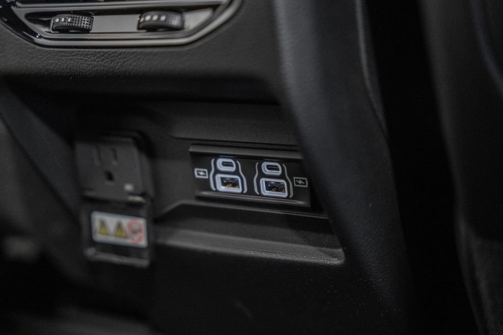 New 2025 Jeep Grand Cherokee Altitude image 32