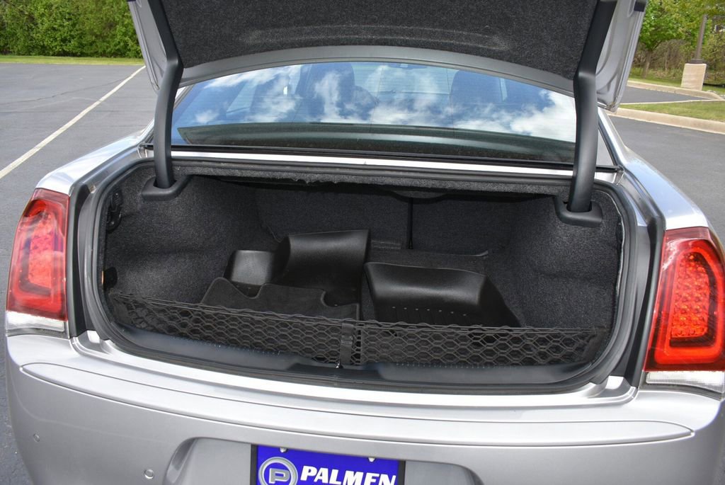 Used 2018 Chrysler 300 S w/ 300S Premium Group RWD image 29