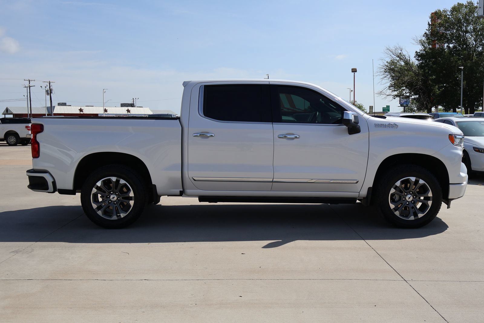 Used 2025 Chevrolet Silverado 1500 High Country w/ Technology Package AWD/4WD image 6