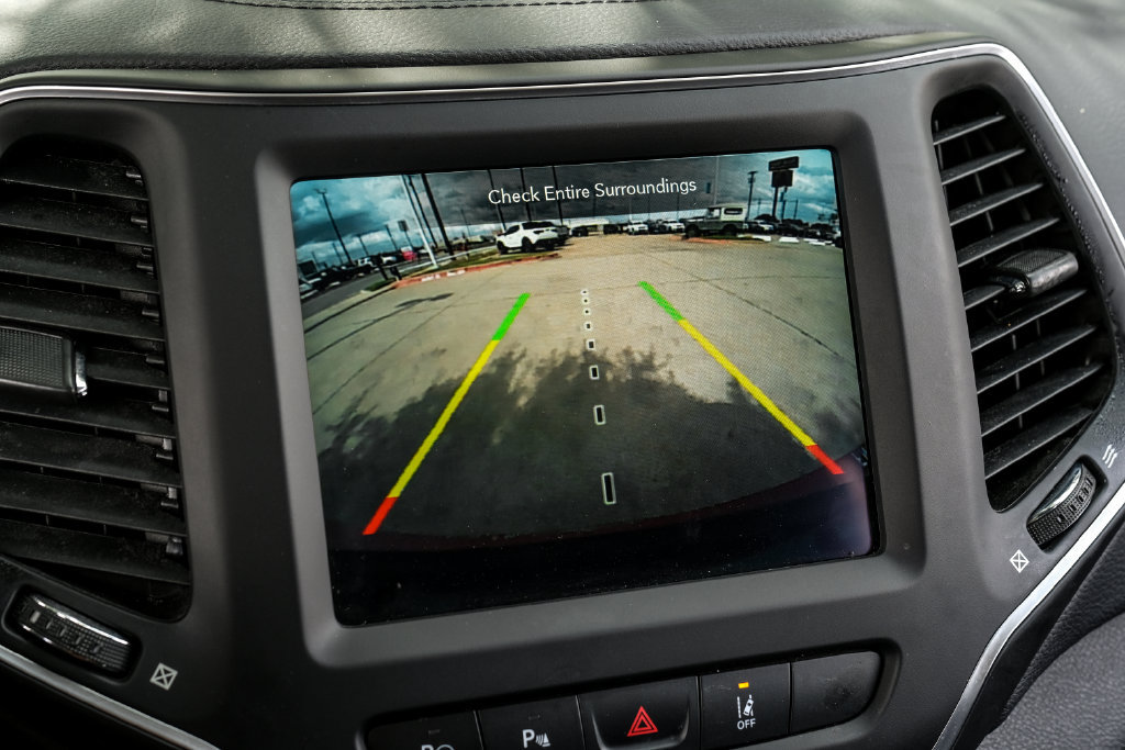 Used 2023 Jeep Cherokee Altitude Lux AWD/4WD image 30