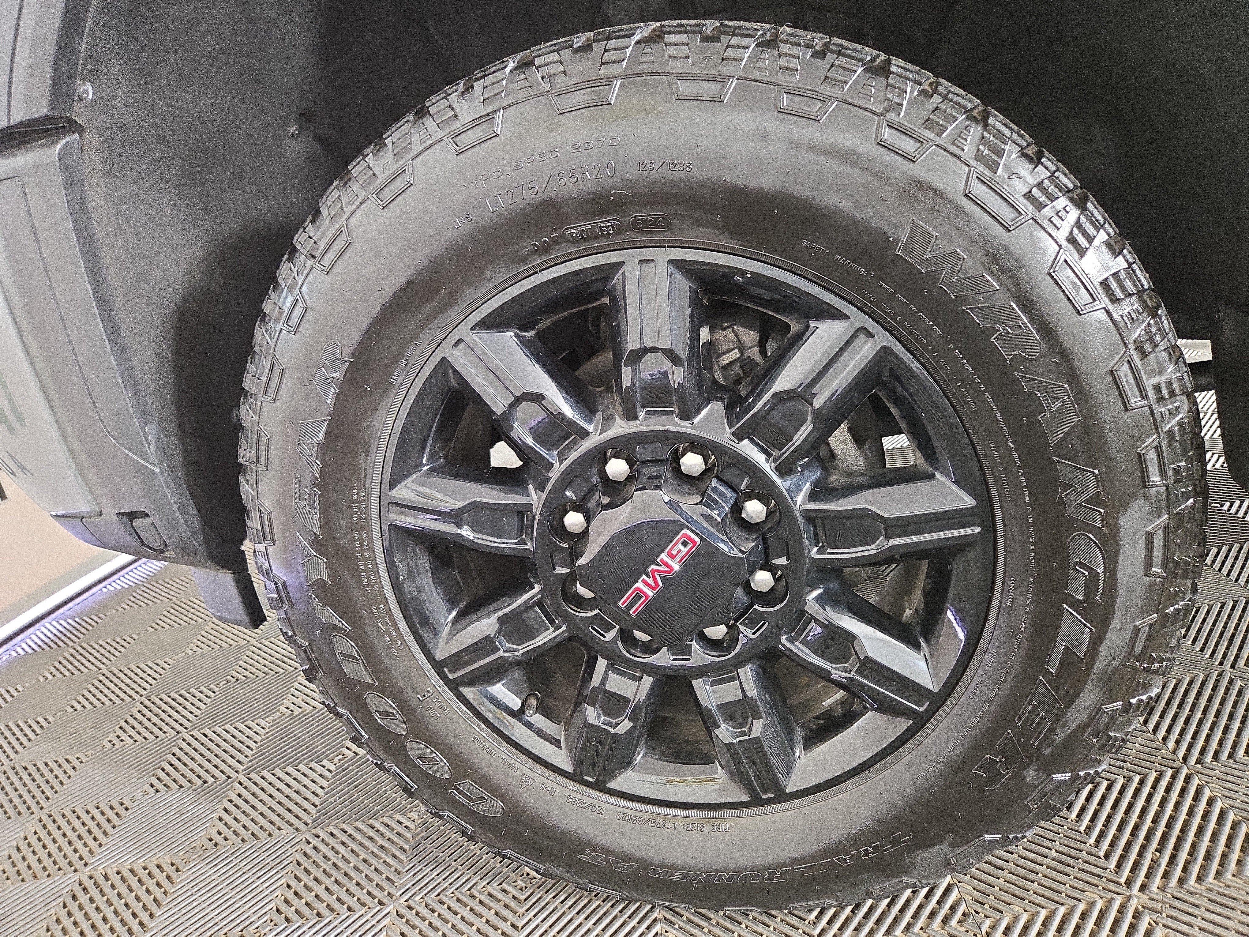Certified 2025 GMC Sierra 2500 AT4 w/ AT4 Premium Plus Package AWD/4WD image 35