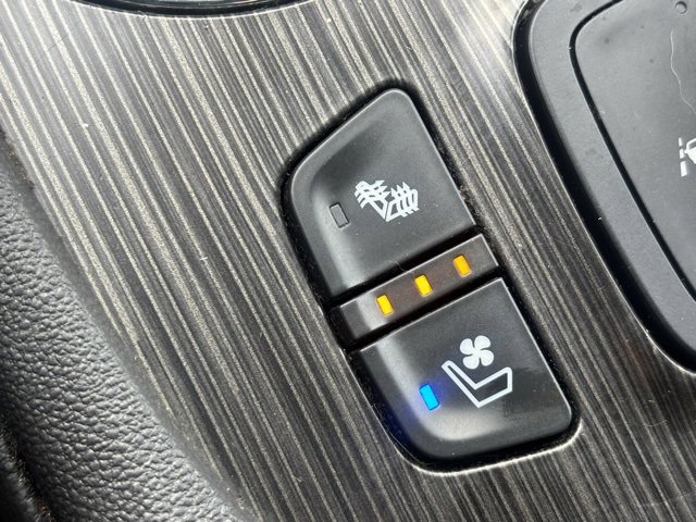 Used 2023 GMC Acadia SLT w/ Technology Package image 31