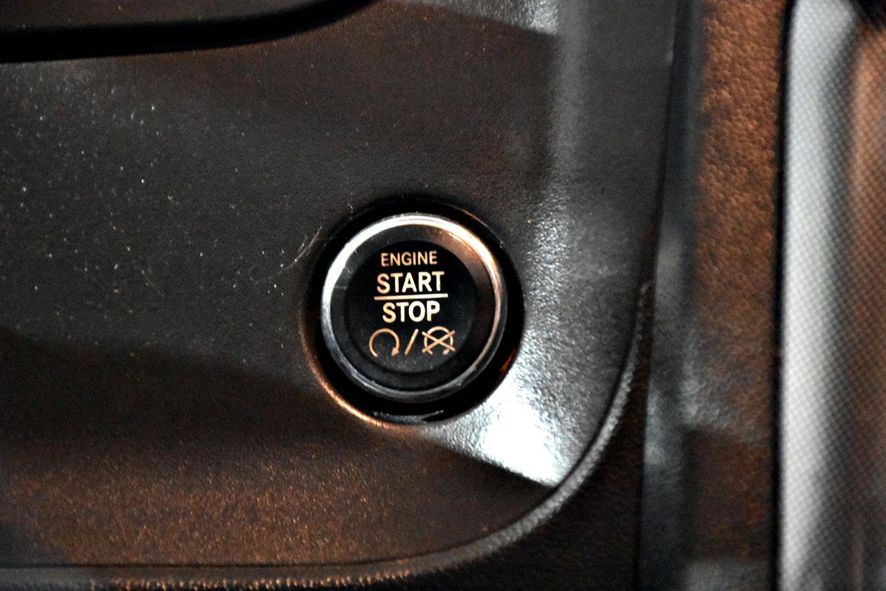 Used 2013 Dodge Challenger SXT image 14