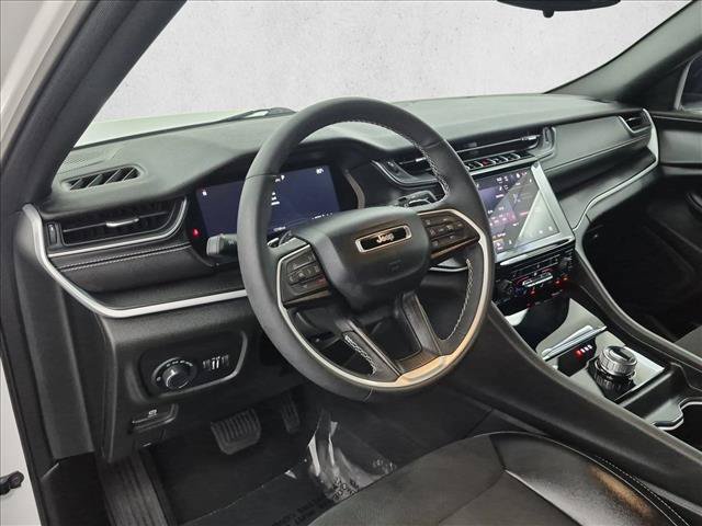 Certified 2025 Jeep Grand Cherokee Altitude AWD/4WD image 10