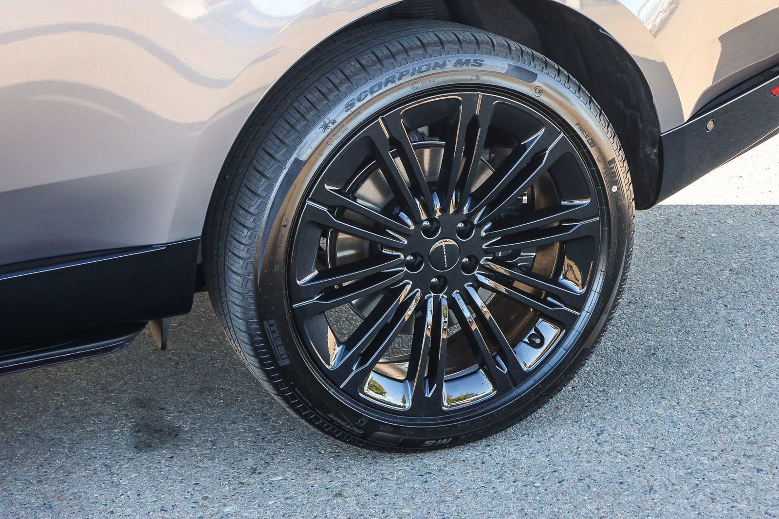 New 2026 Land Rover Range Rover Long Wheelbase SE image 10