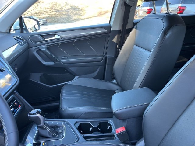 Used 2024 Volkswagen Tiguan SE image 10