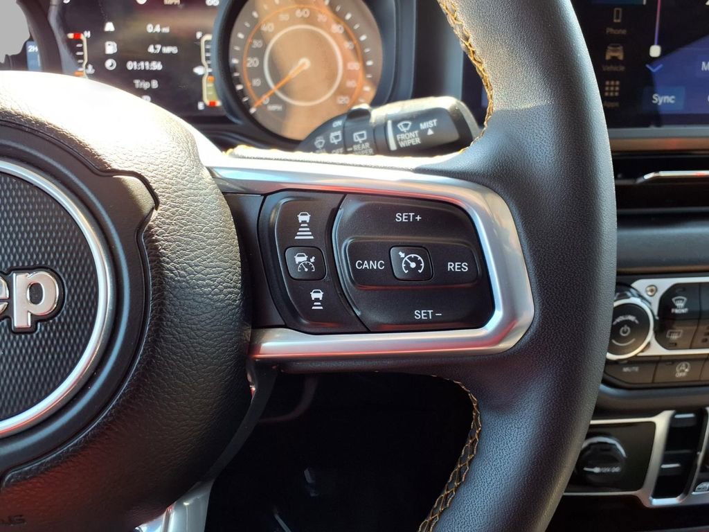 Used 2025 Jeep Wrangler Sahara image 14