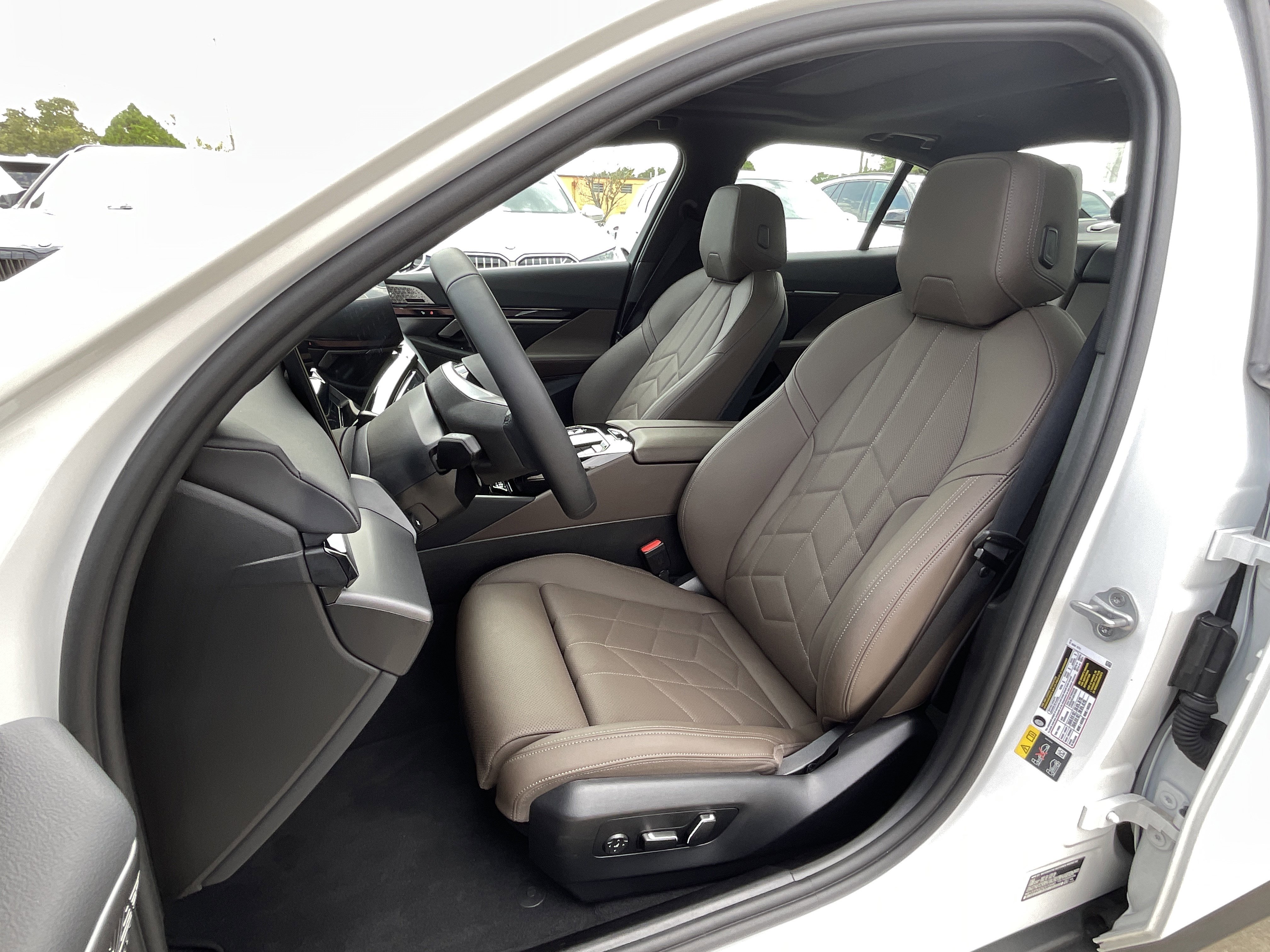 Certified 2025 BMW i5 eDrive40i w/ Premium Package RWD image 11