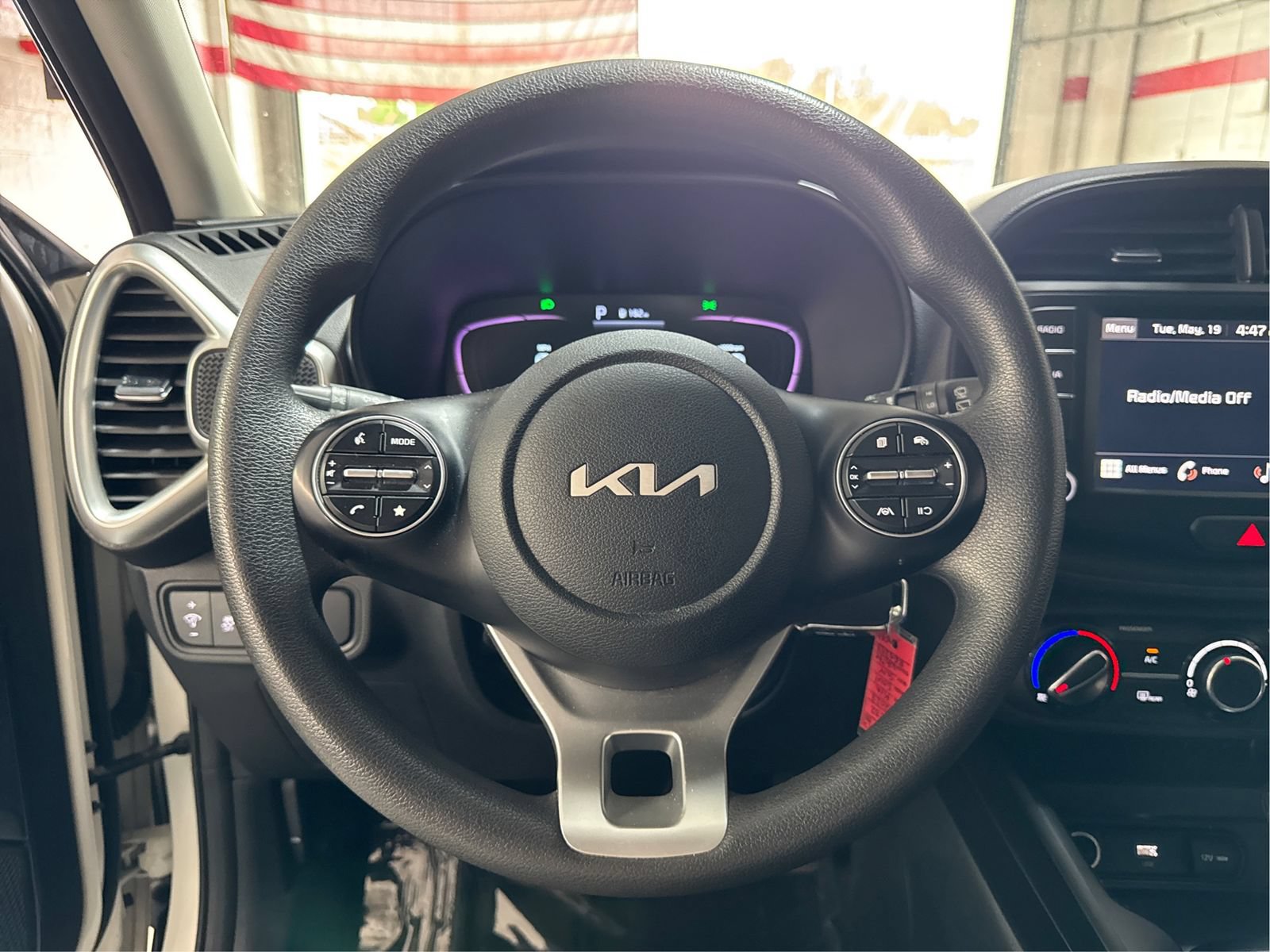 Used 2023 Kia Soul LX w/ LX Technology Package FWD image 15