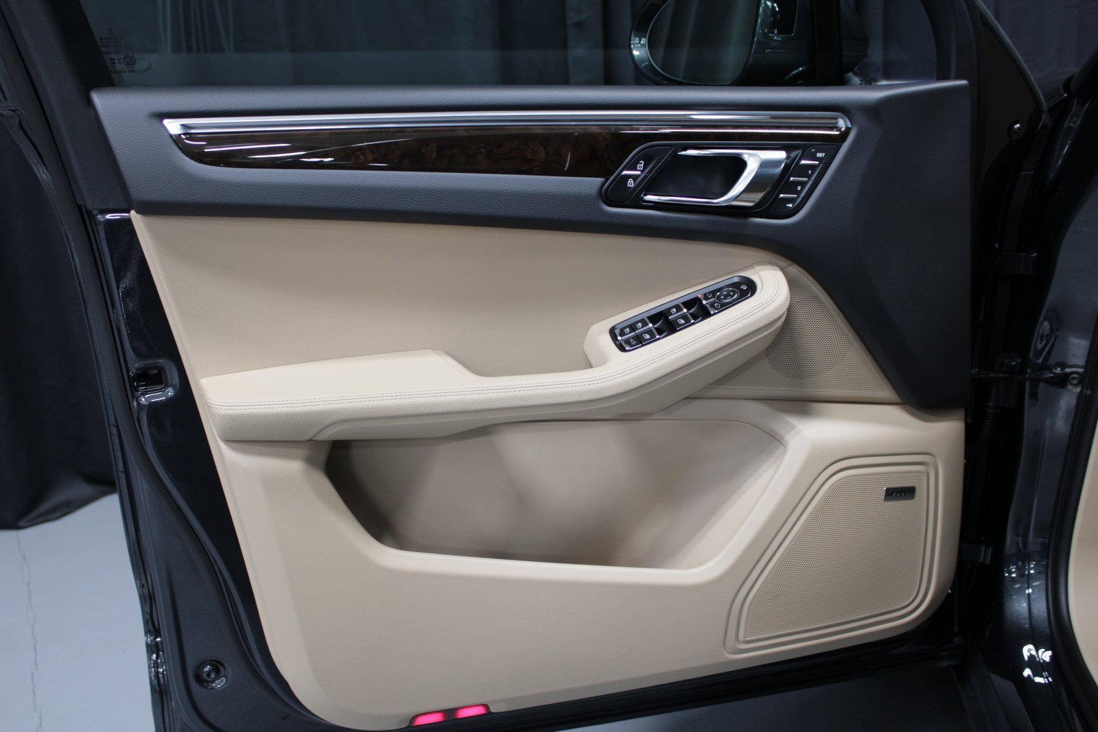 New 2026 Porsche Macan image 24