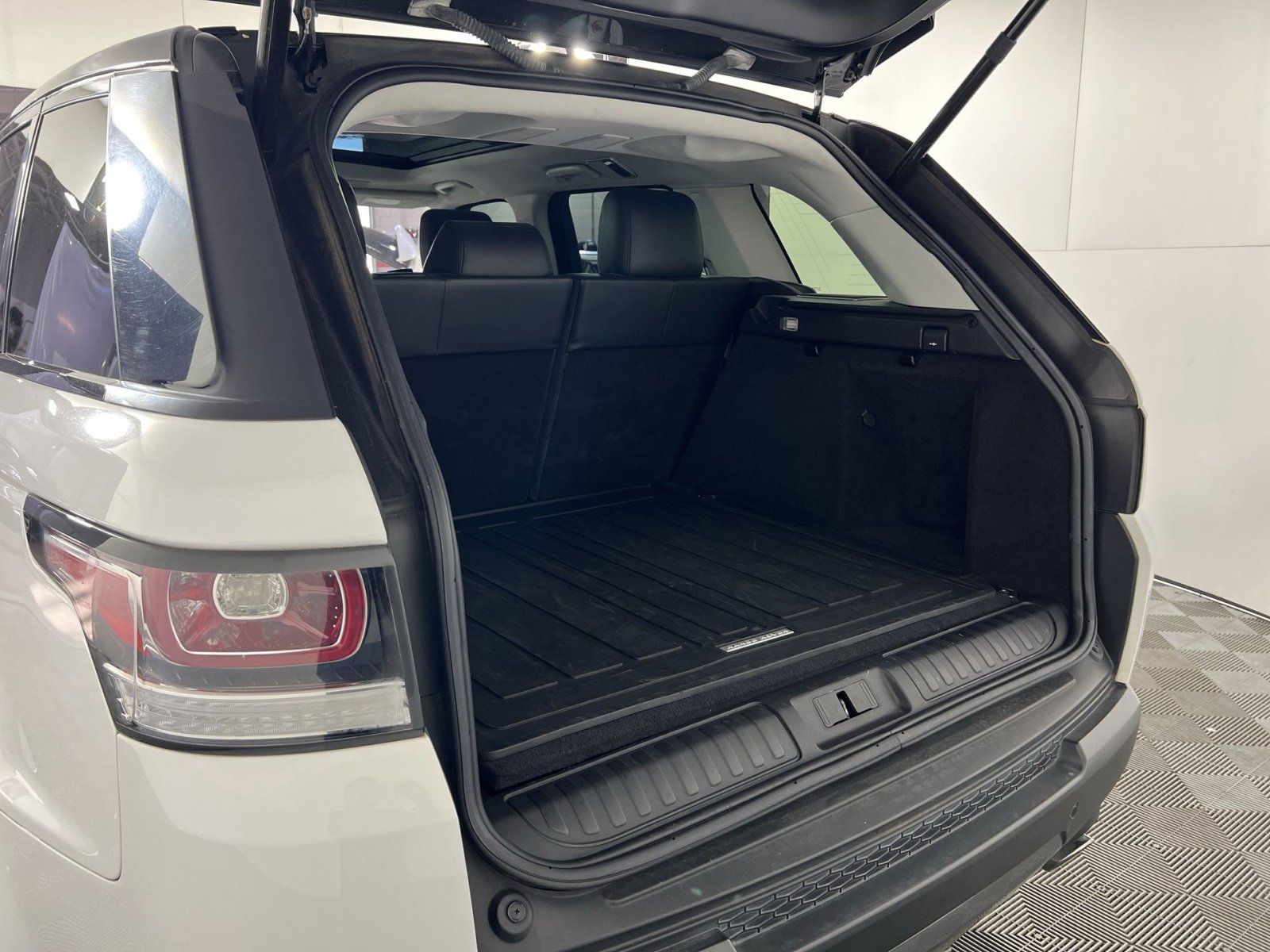 Used 2016 Land Rover Range Rover Sport Supercharged image 26