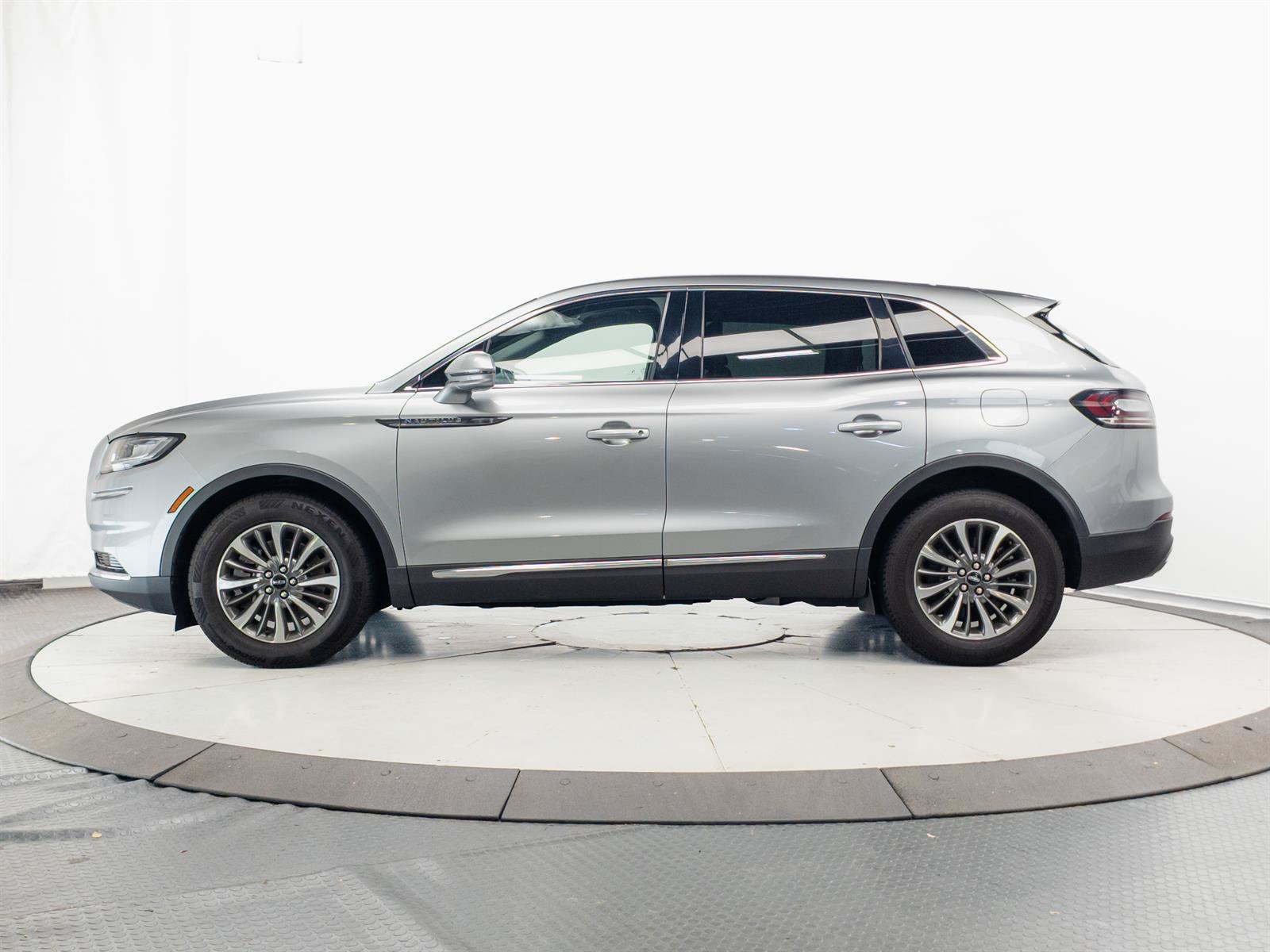 Used 2023 Lincoln Nautilus Reserve AWD/4WD image 8