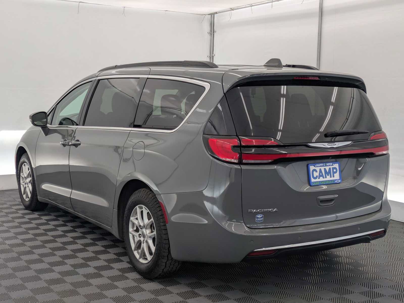 Used 2022 Chrysler Pacifica Touring-L FWD image 4