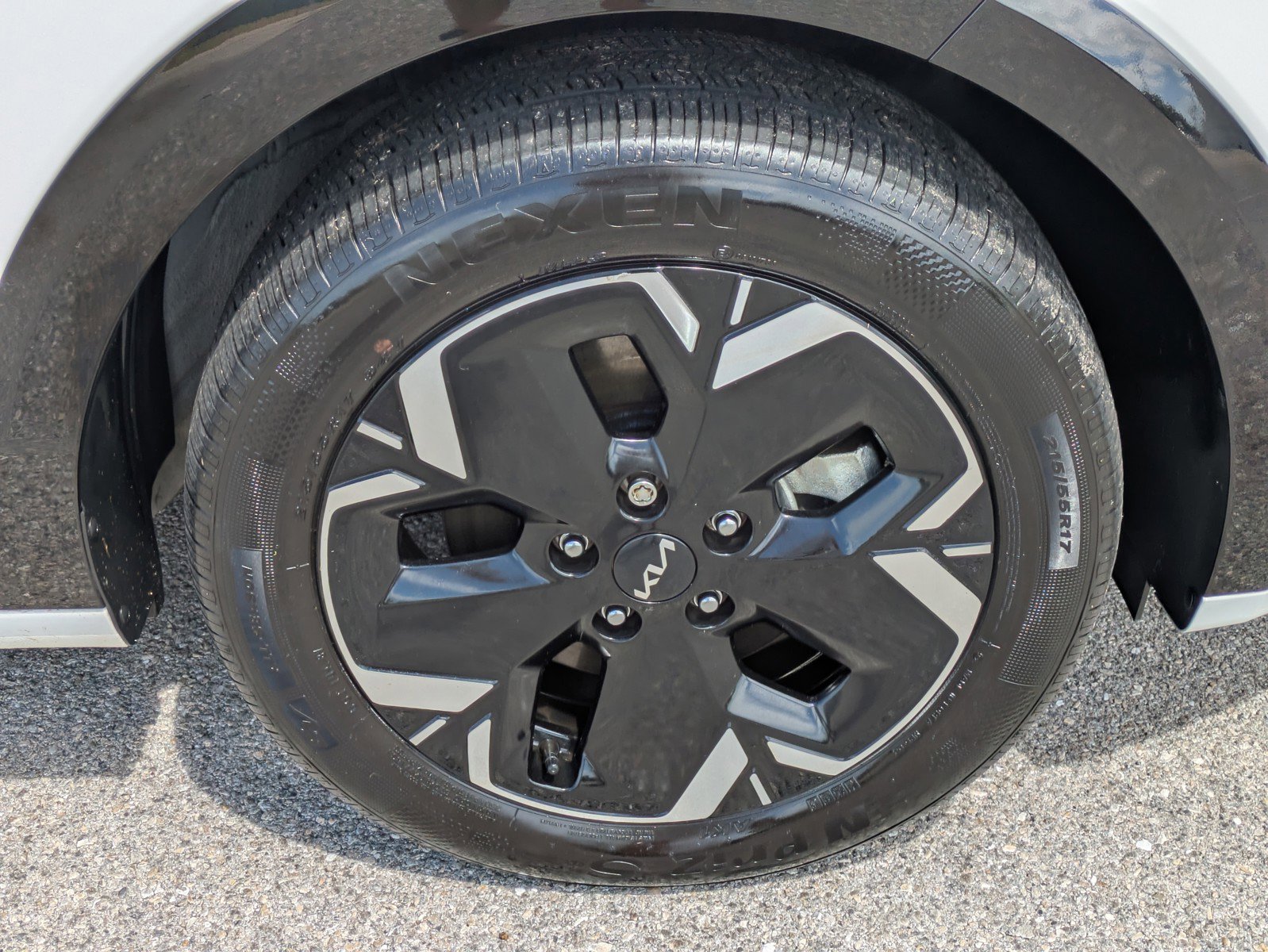 Certified 2023 Kia Niro Wave w/ Wave Preserve Package FWD image 9