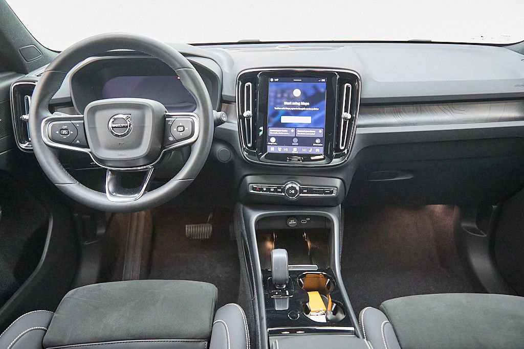 Certified 2023 Volvo XC40 Recharge Ultimate image 24