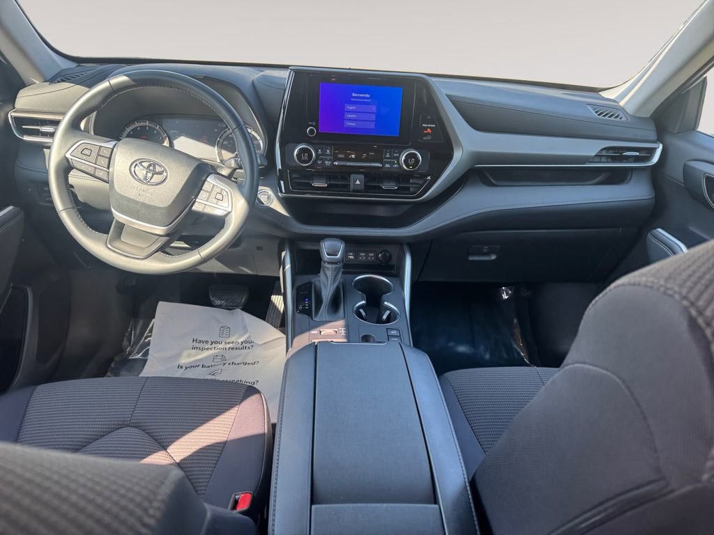 Used 2023 Toyota Highlander LE AWD/4WD image 10