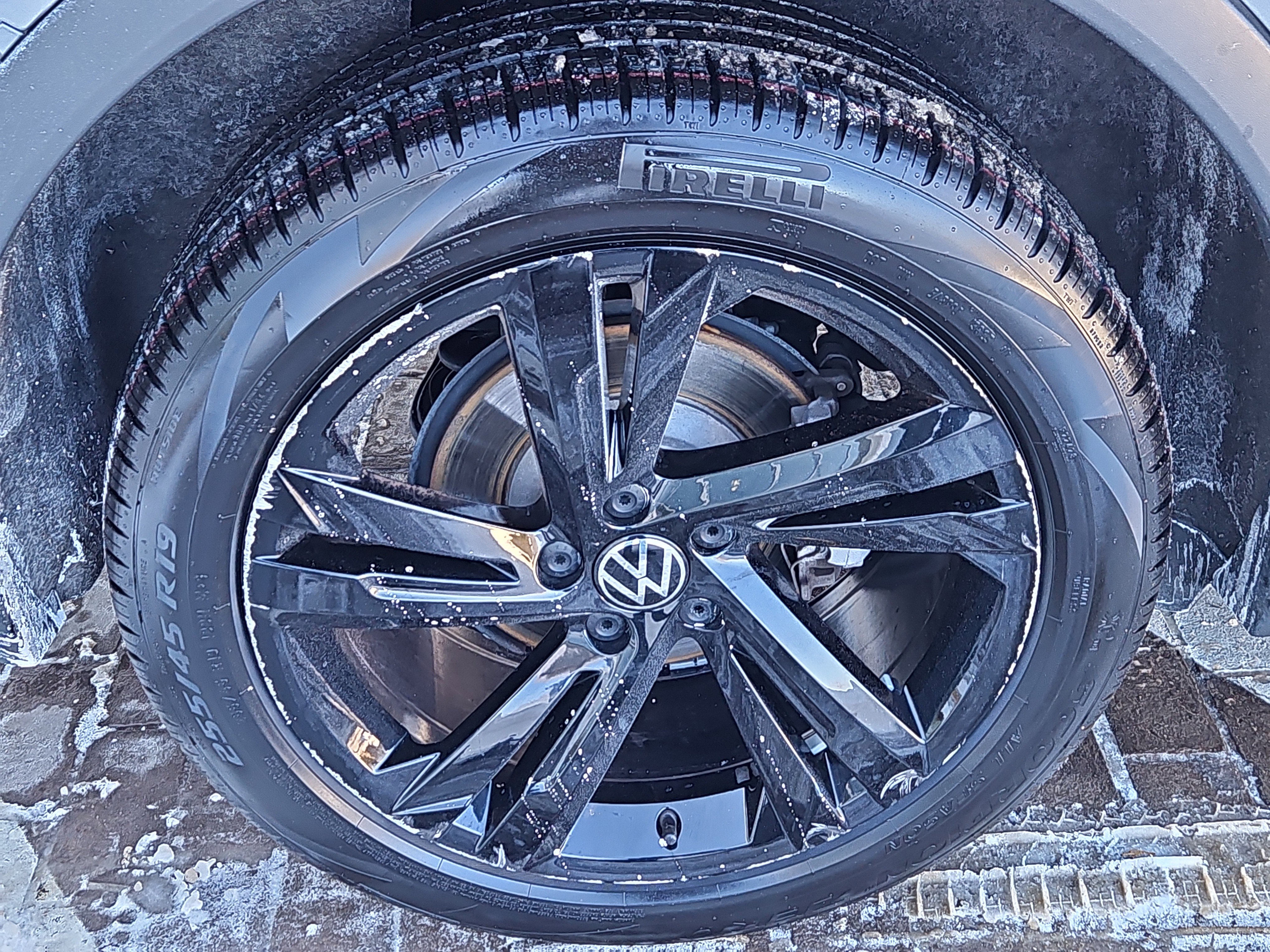 Certified 2023 Volkswagen Tiguan SE R-Line image 29