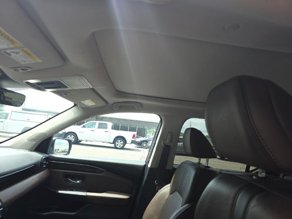Used 2025 Honda Pilot Elite image 8