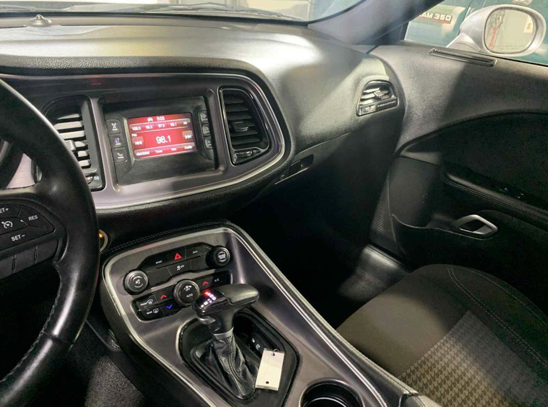 Used 2016 Dodge Challenger SXT image 22