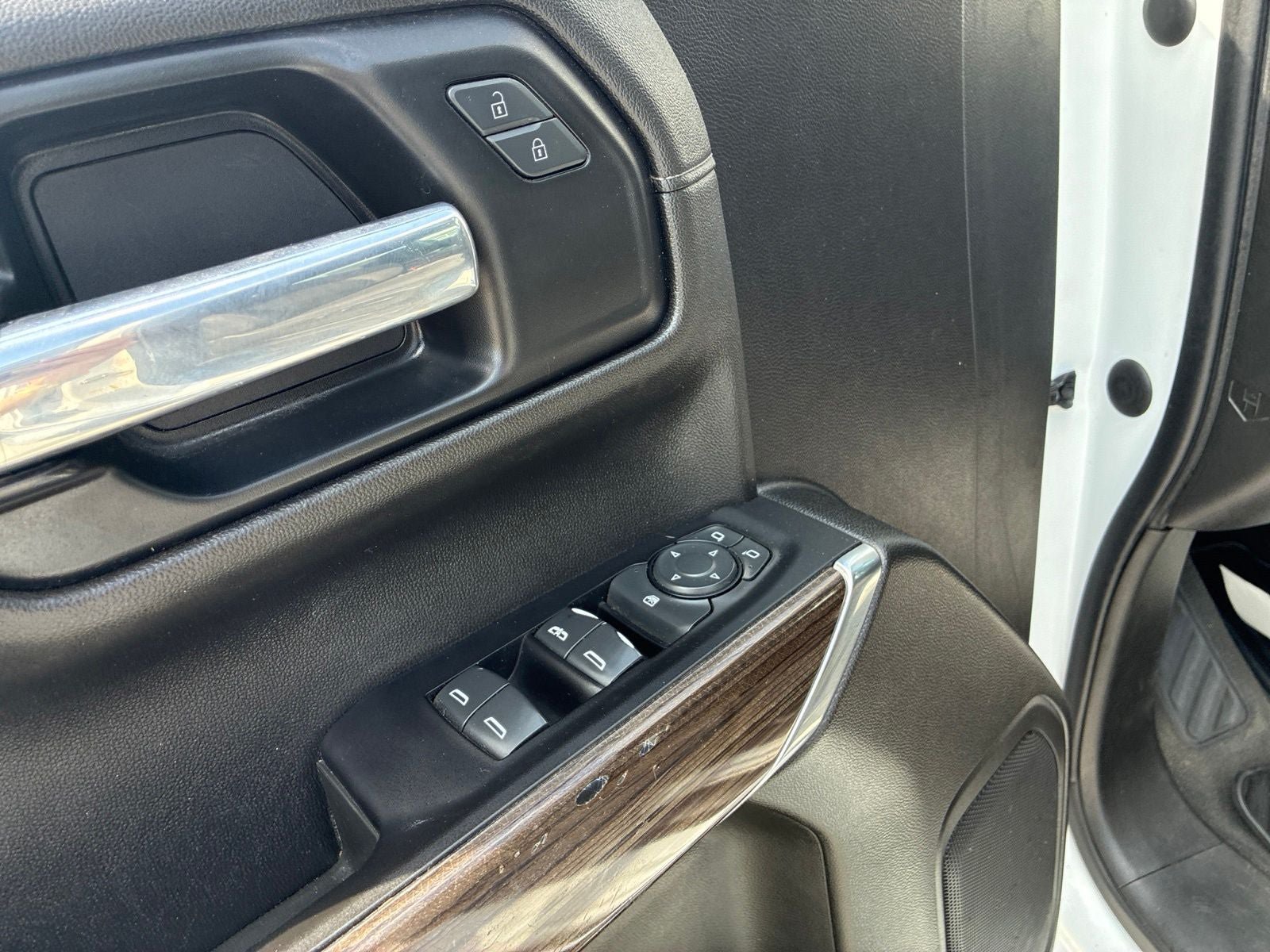 Used 2022 Chevrolet Silverado 1500 LT w/ Z71 Off-Road Package AWD/4WD image 14