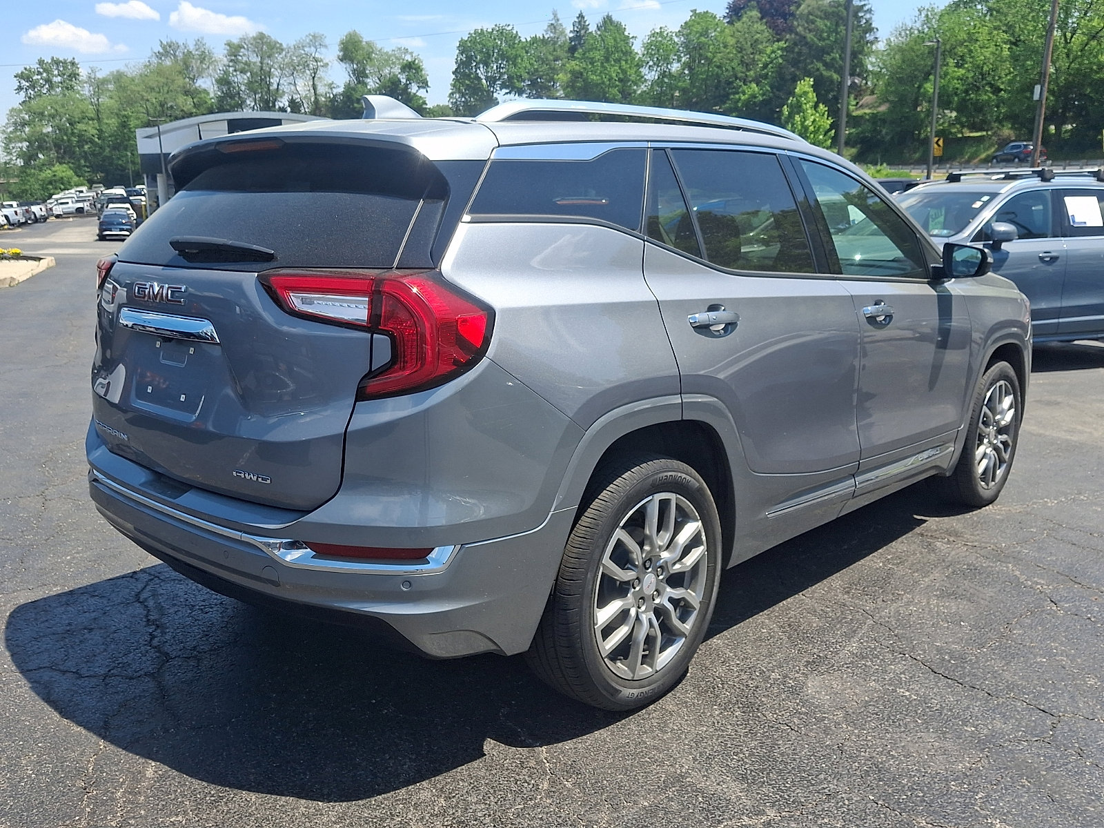 Used 2023 GMC Terrain Denali w/ Denali Premium Package AWD/4WD image 6