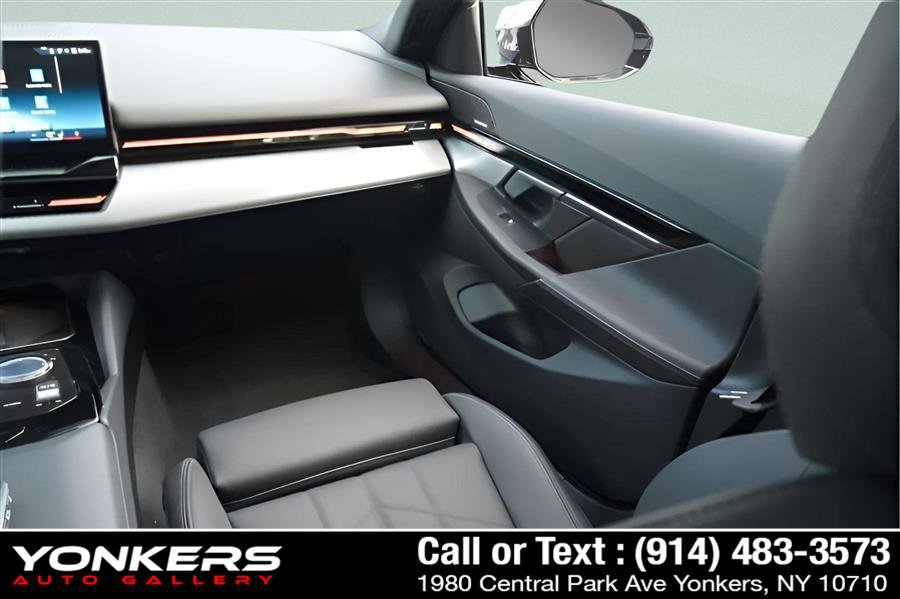 Used 2024 BMW 530i xDrive image 34