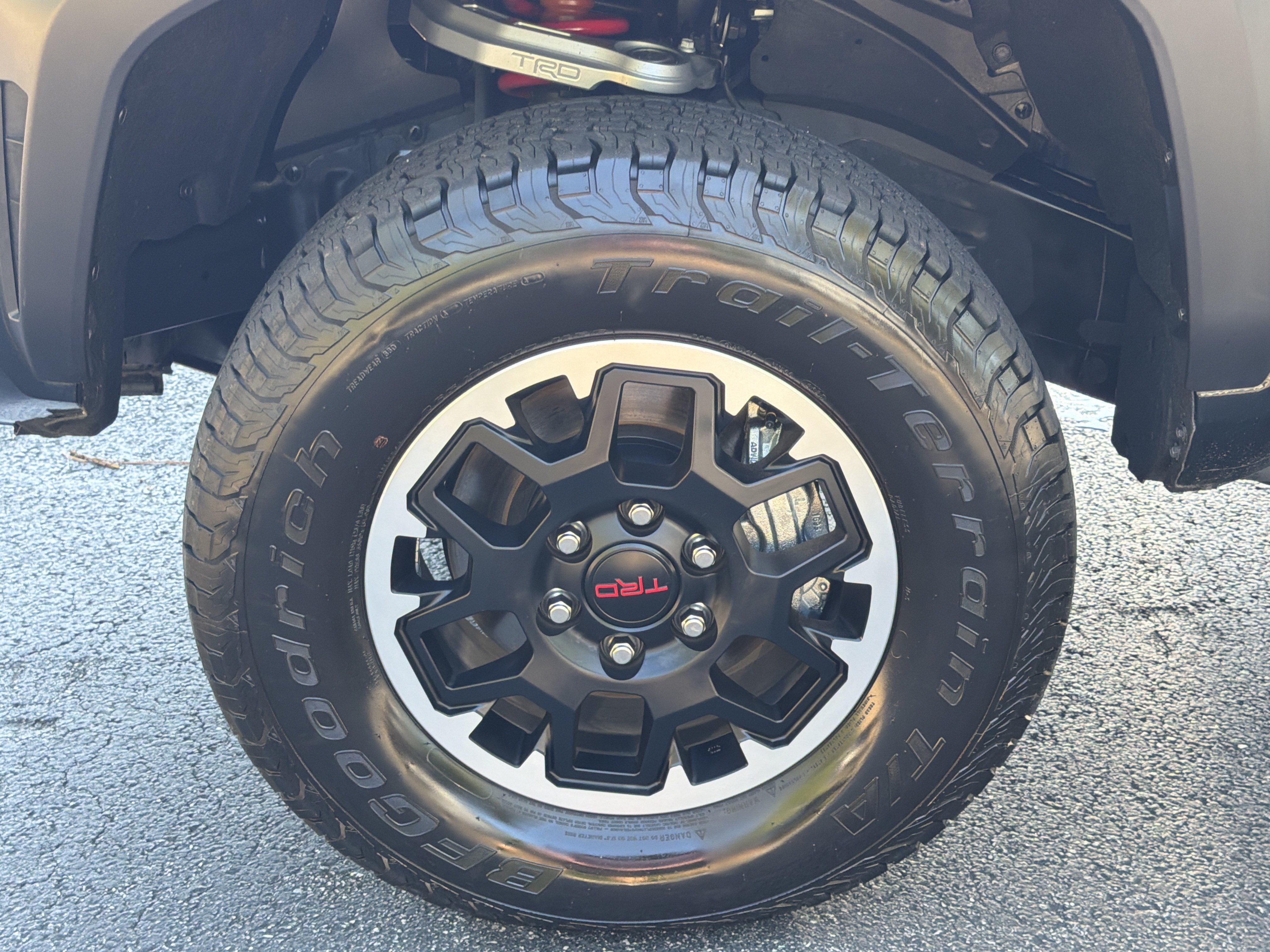 Used 2025 Toyota Tacoma TRD Off-Road w/ TRD Off Road Upgrade Package AWD/4WD image 11